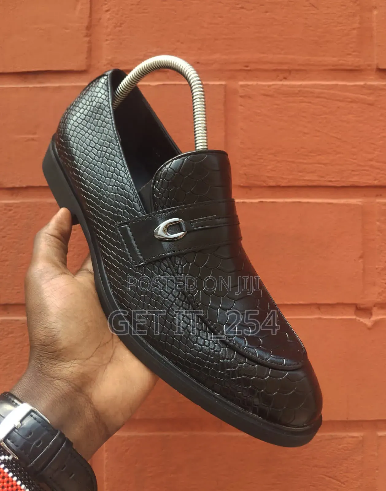  *Laceless Official*