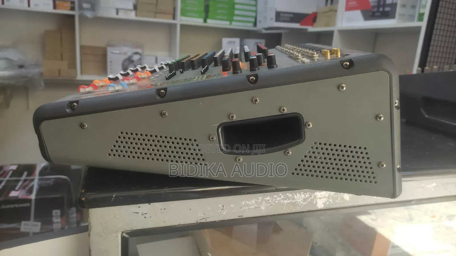 Powered Mixer 8ch 4000watts
