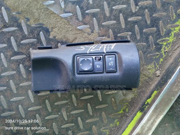 Nissan Sylphy Side Mirror Switch Available