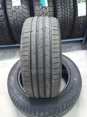 225/35r19 Royal Black Tire
