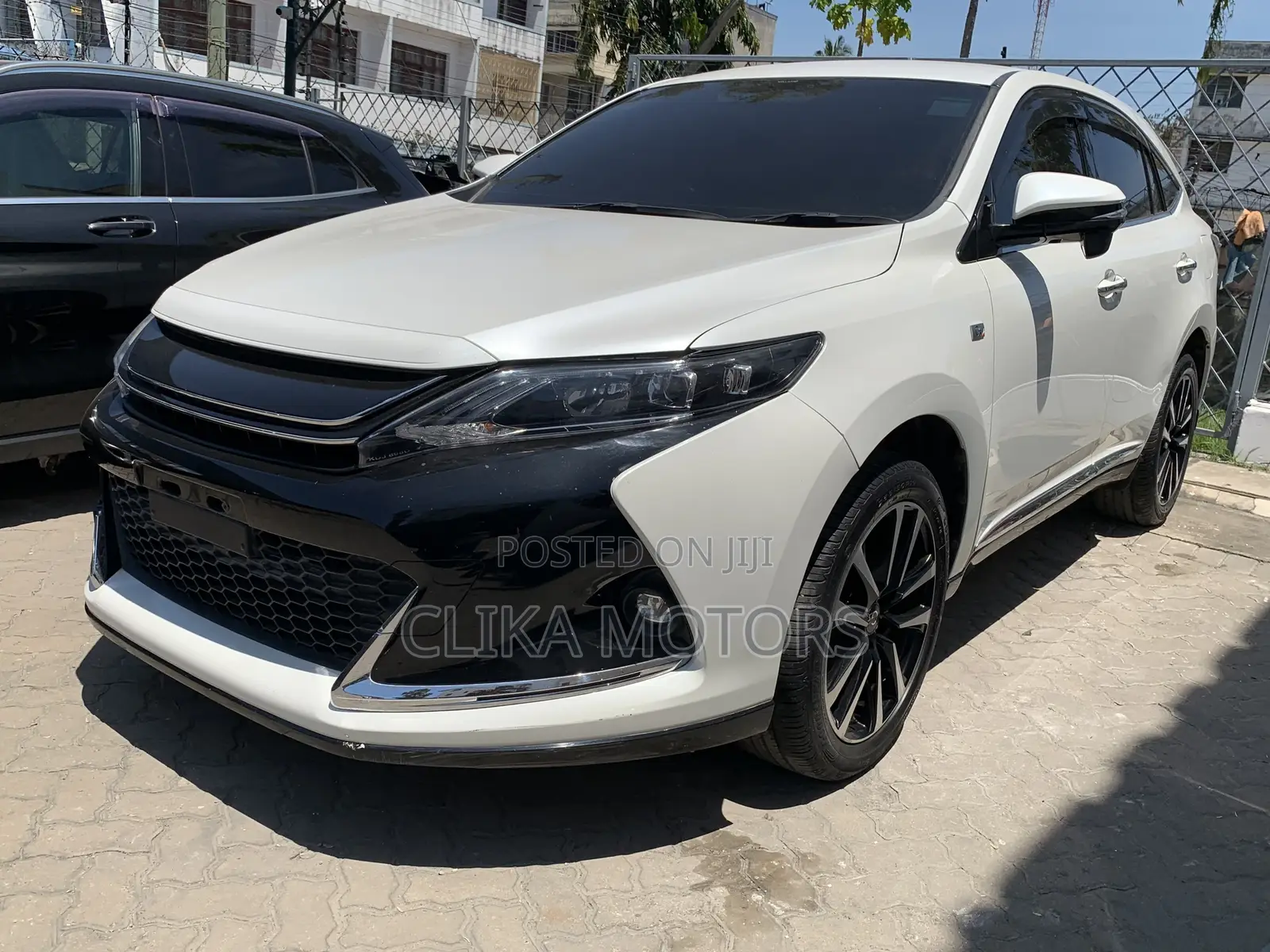 Toyota Harrier 2.0 4WD 2015 White