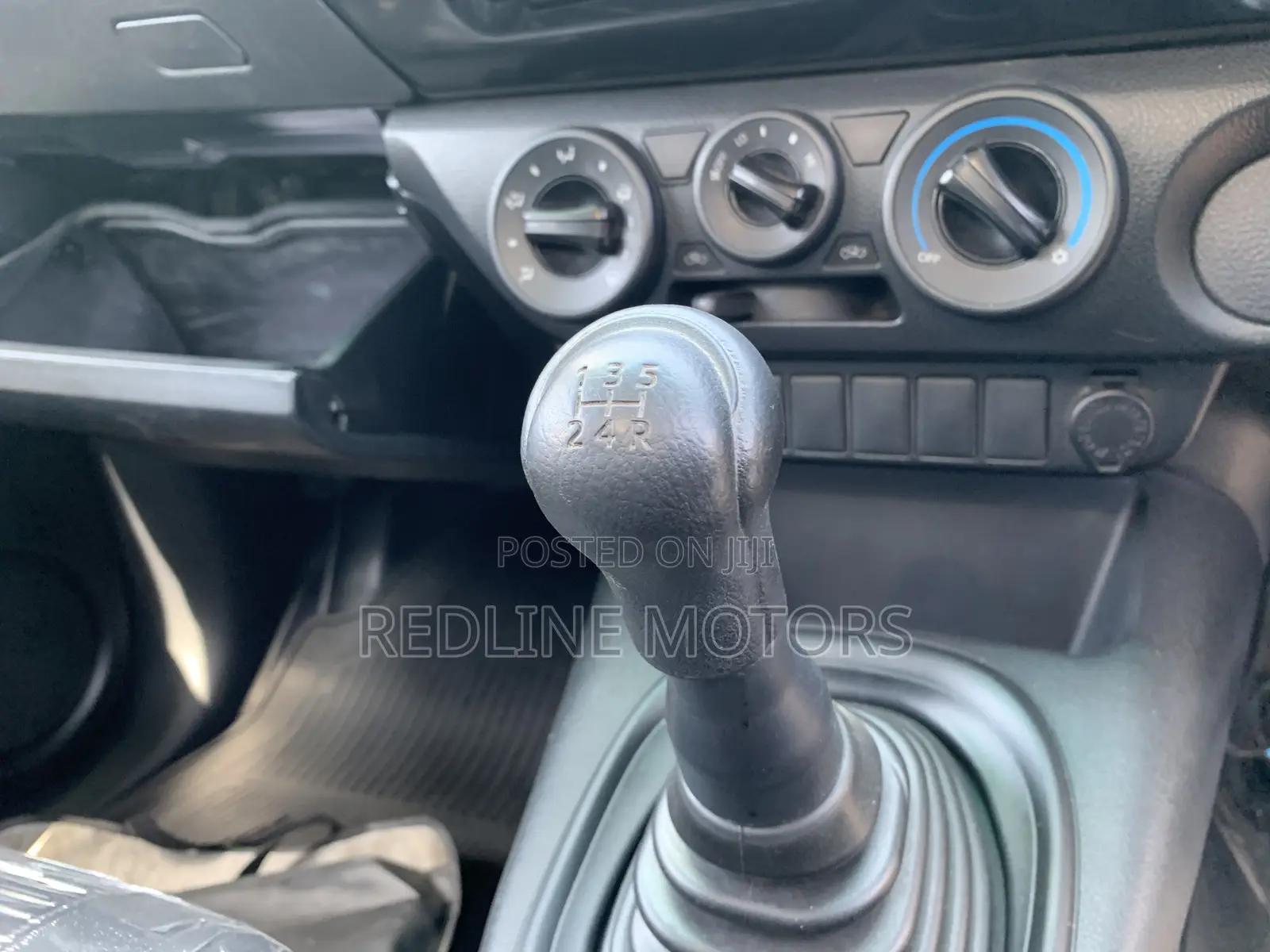 Toyota Hilux 2016 Gold