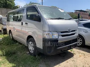 Toyota HiAce 2017 Silver