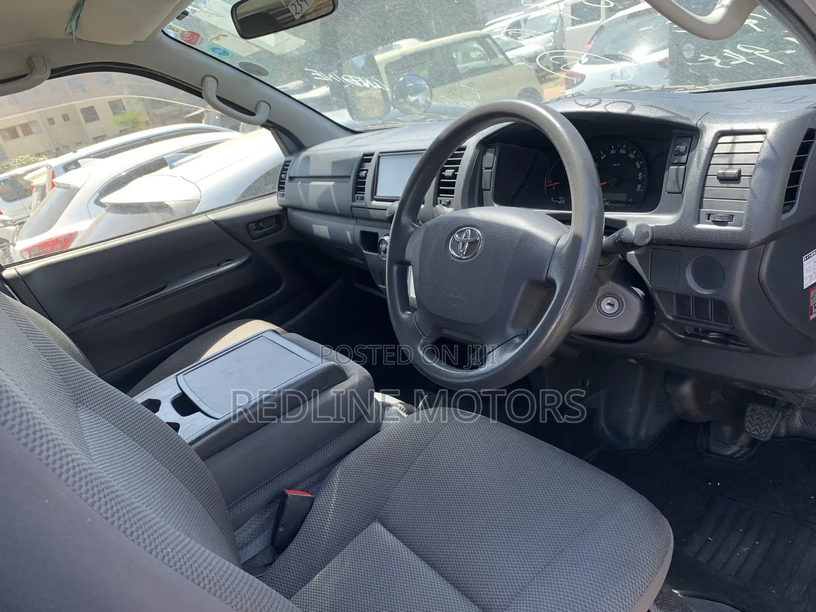 Toyota HiAce 2017 Silver