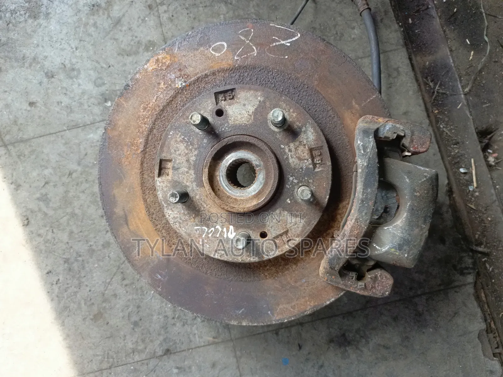Front Hub Pajero I.O