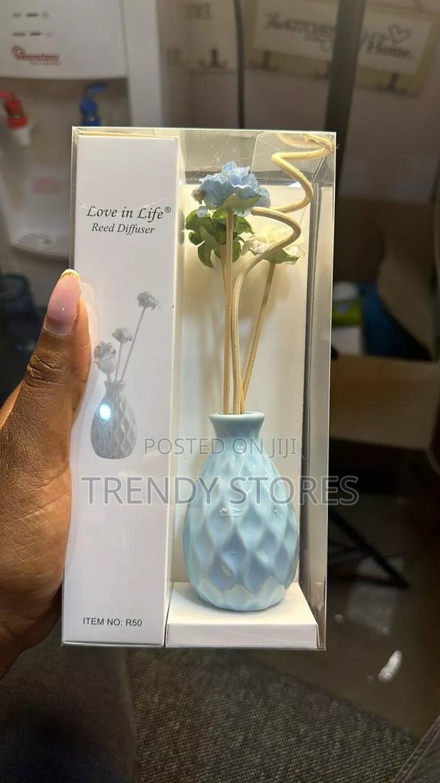 Blue Ceramic Vase Diffuser With Flower - main view