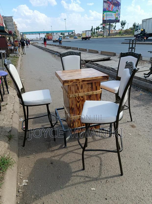 High Bar Restaurant Set With Pallet Table - thumbnail 2