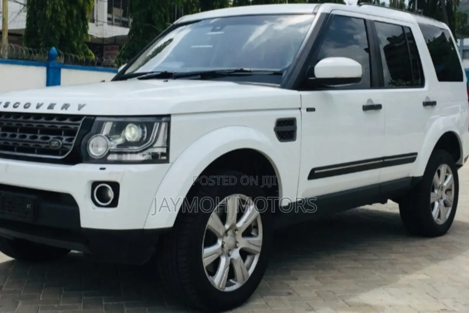 Land Rover Discovery 2017 White