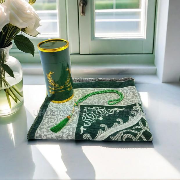 Unisex Prayer Mat With Tashbihi and Storage Container