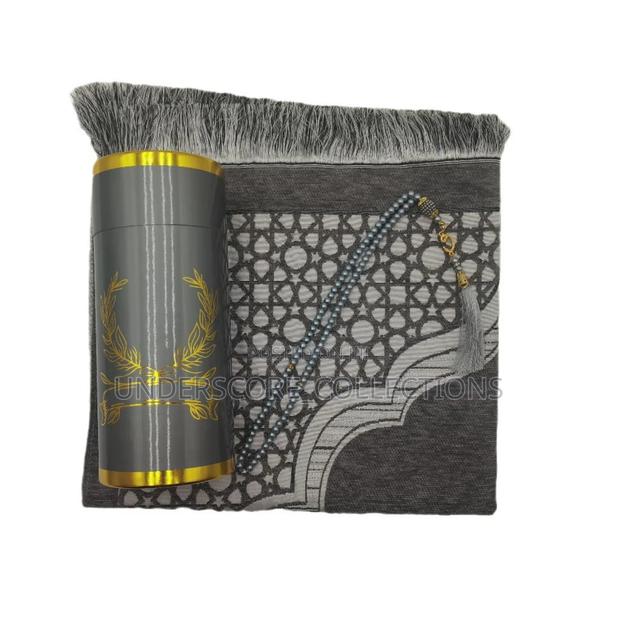 Unisex Prayer Mat With Tashbihi and Storage Container - thumbnail 2