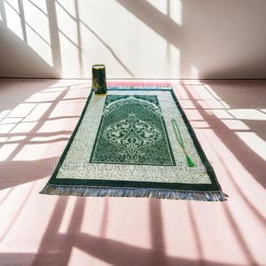 Unisex Prayer Mat Set With Container and Tashbihi - thumbnail 2