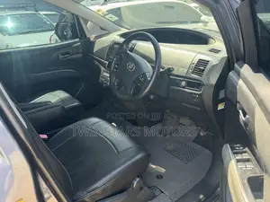 Toyota Estima 2012 Gray