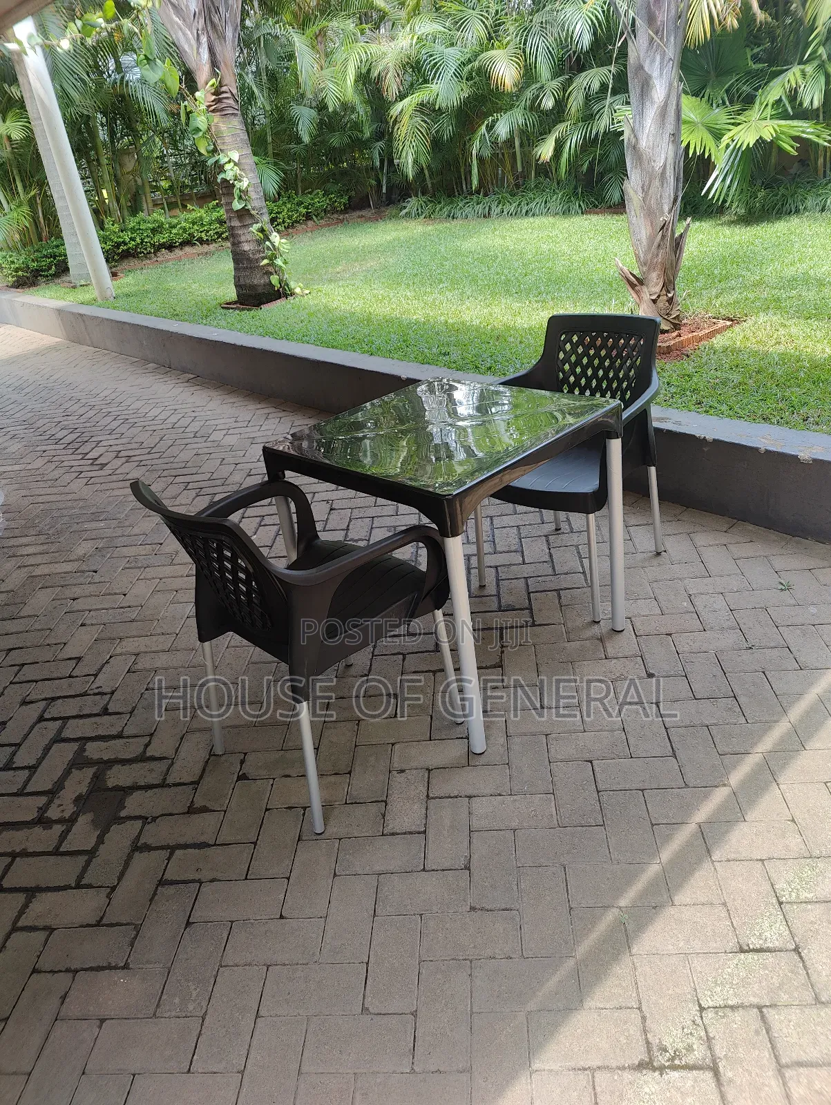 Set 2 Plastic Chairs and 1 Plastic Table
