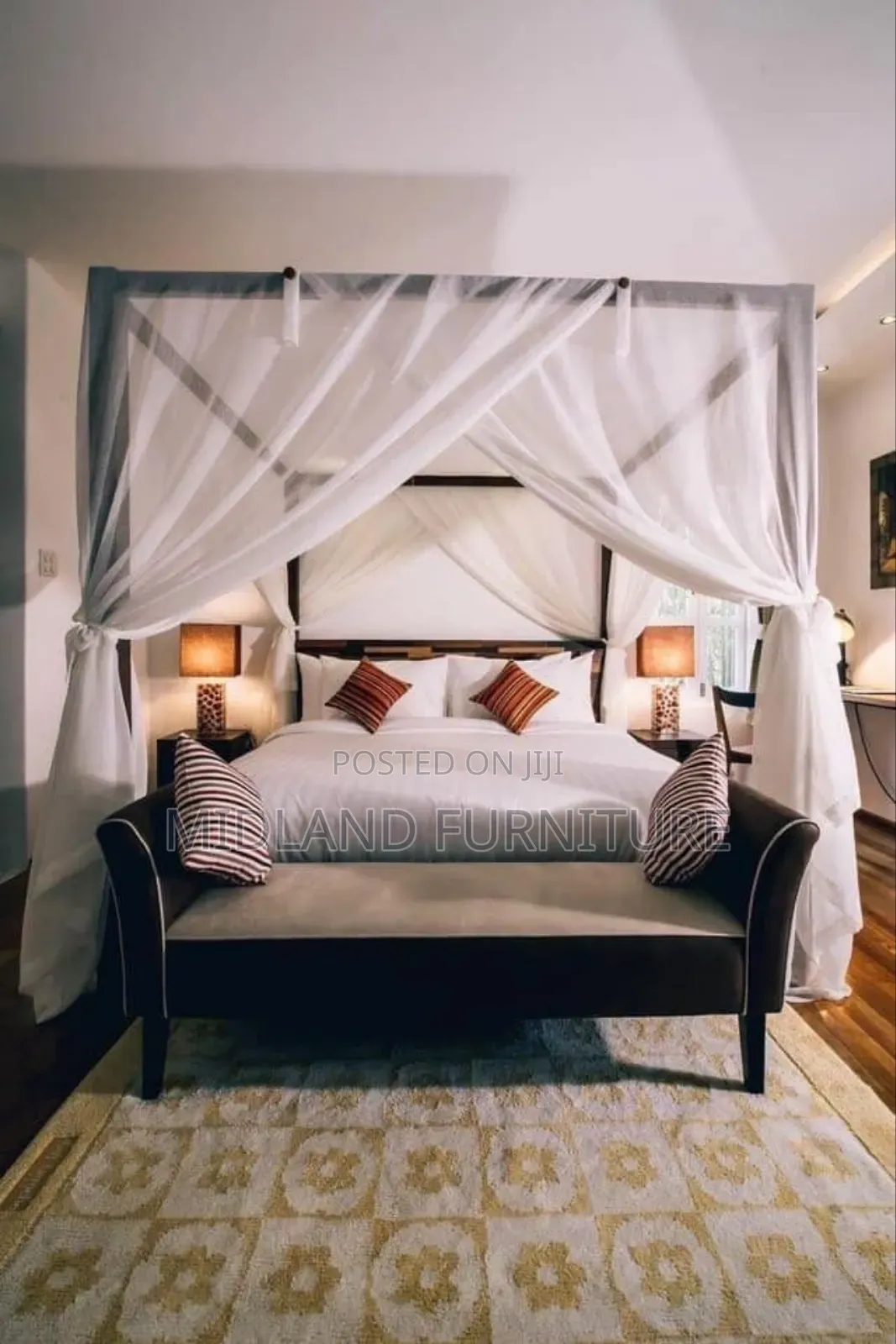 4 Poster Mahogany Beds / Hotel Beds