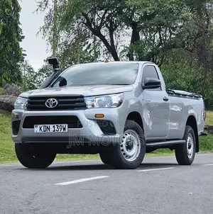 Toyota Hilux 2023 Gray