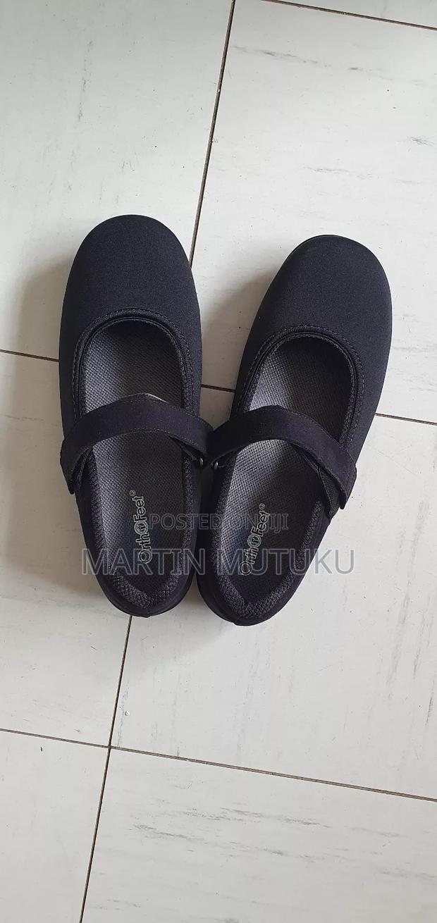 Orthofeet Women's Wide Shoe