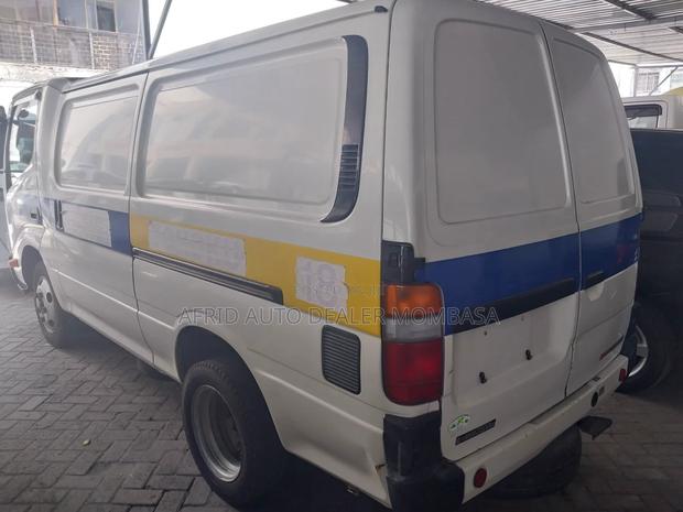 Toyota Dyna Van - thumbnail 4