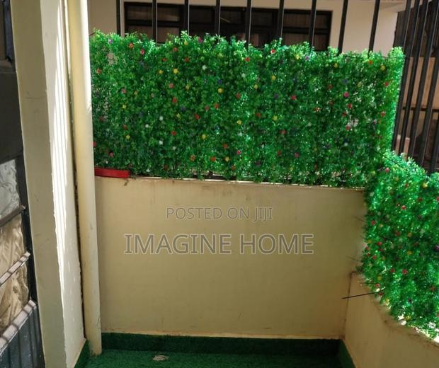 Beautiful Green Wall Panels/Hedges Balcony Decor