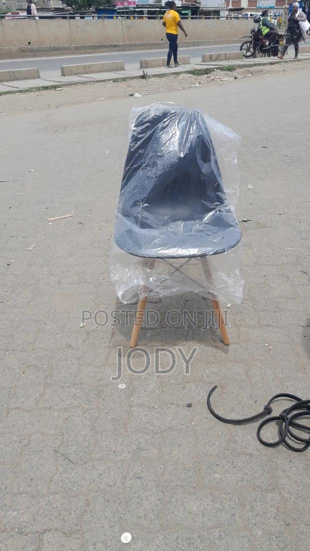 Elite Eames Chairr - main view