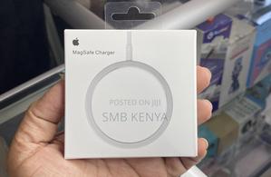 Apple Magsafe Wireless Charger - main view