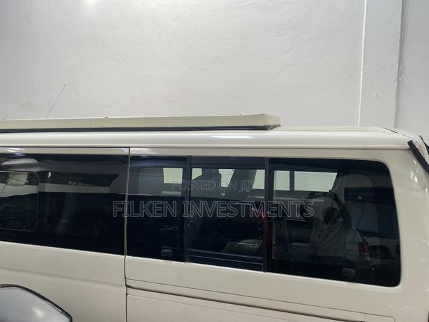 Toyota HiAce 2016 White - thumbnail 3