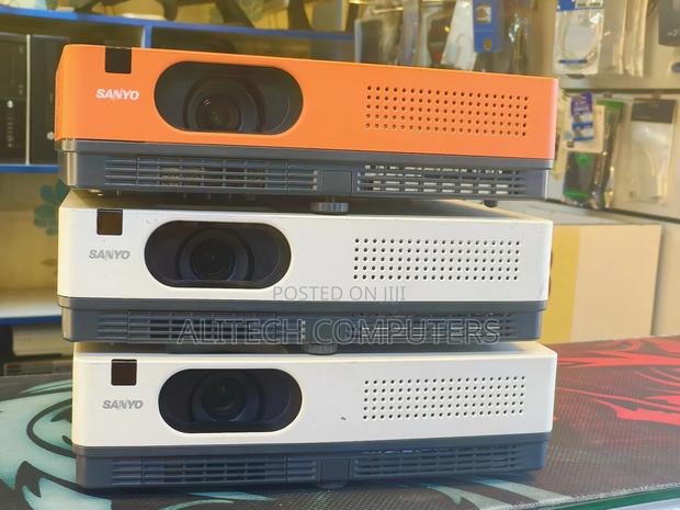 Sanyo Projector - thumbnail 2