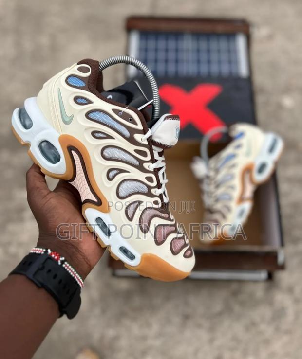 Nike Air Max Plus Drift Sneak for Men - thumbnail 2