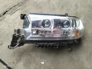 V8 200 Series 2016 Headlight