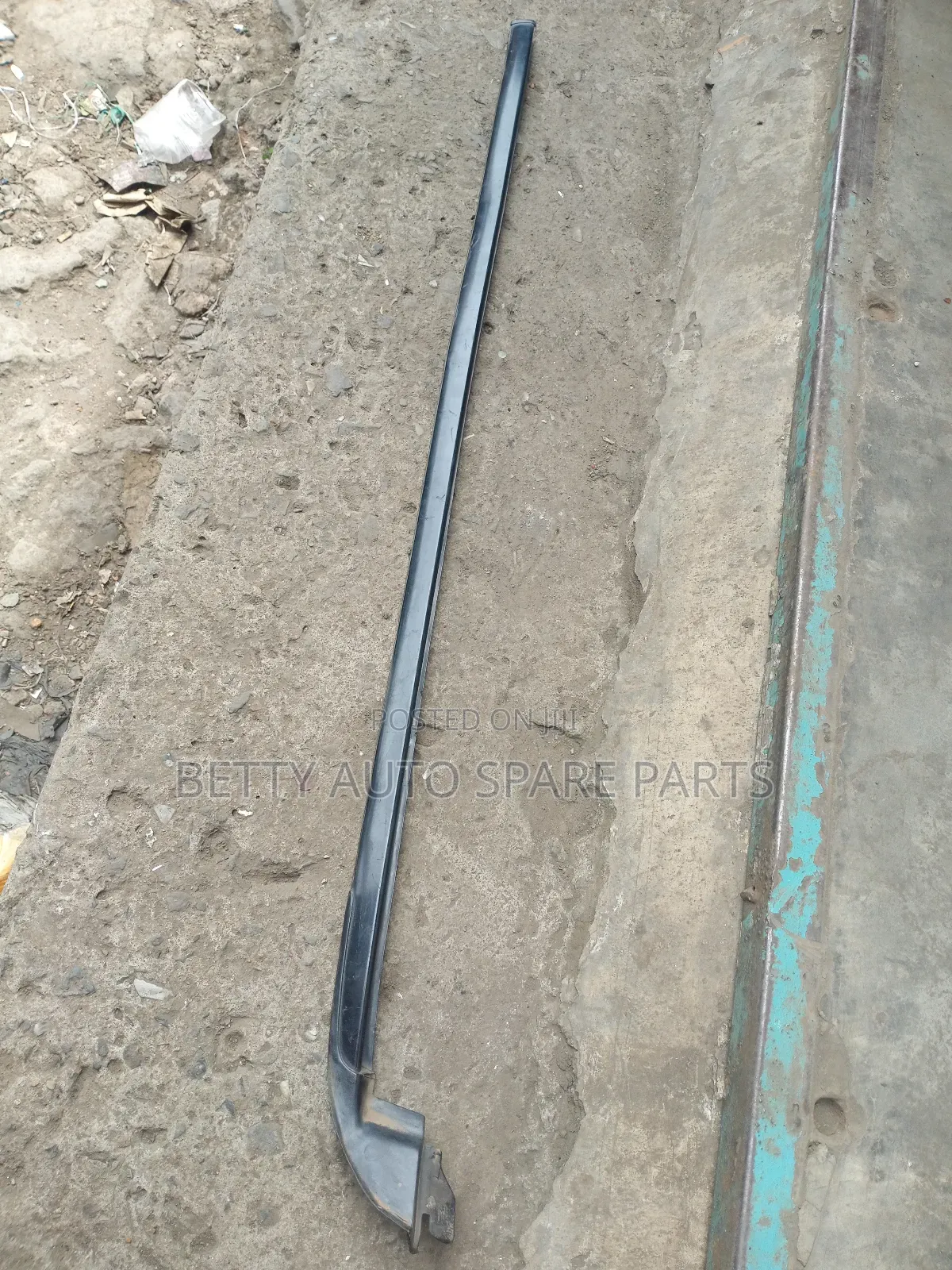 Toyota Noah Old Model Wind Screen Molding