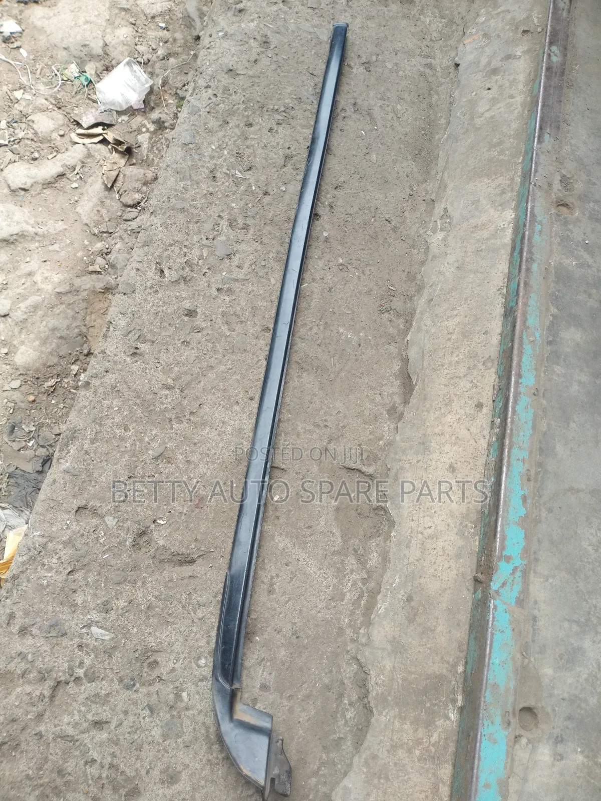 Toyota Noah Old Model Wind Screen Molding