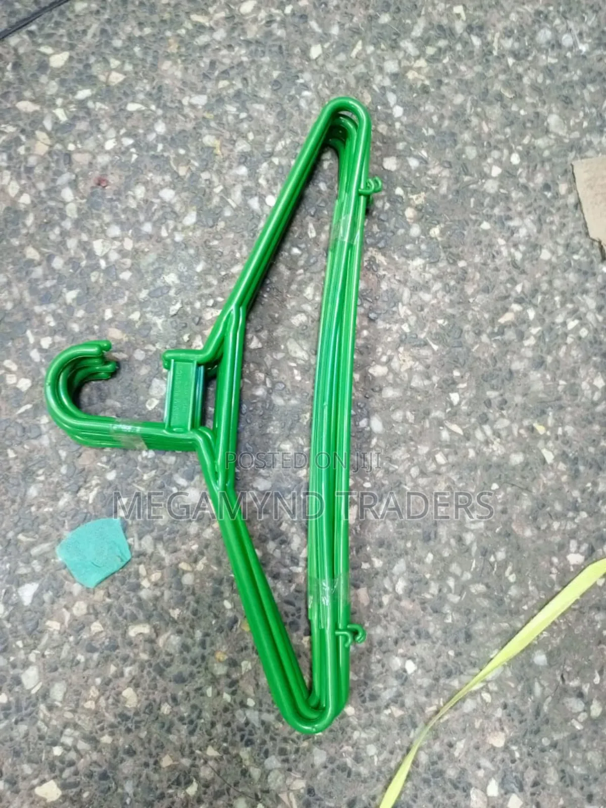 12pc Plastic Hangers