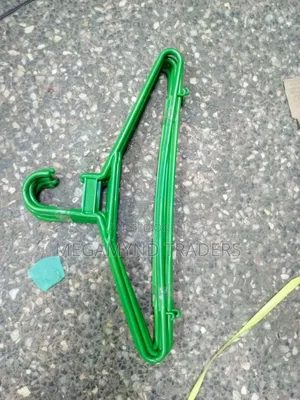 12pc Plastic Hangers