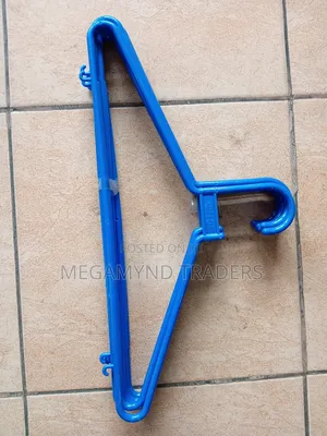 12pc Plastic Hangers