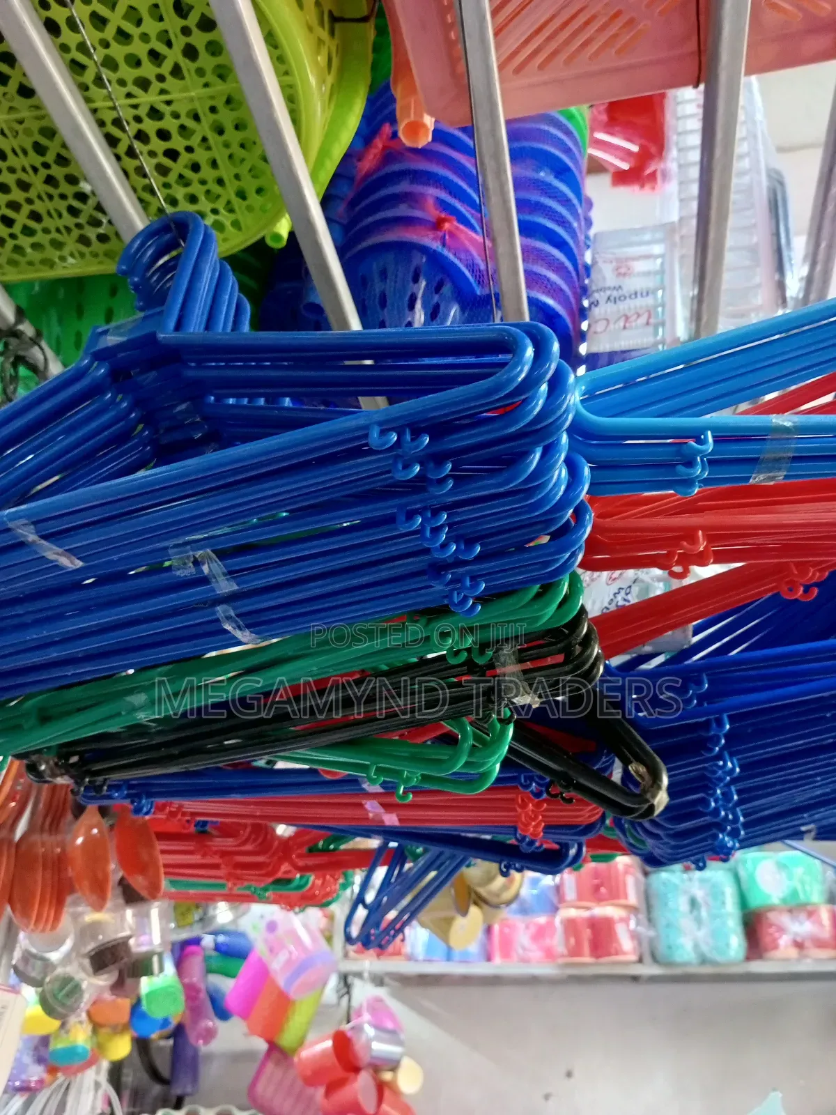 12pc Plastic Hangers