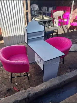 2 Styling Chairs With One Manicure Table