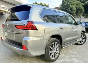 Lexus LX 570 AWD 2017 Gold