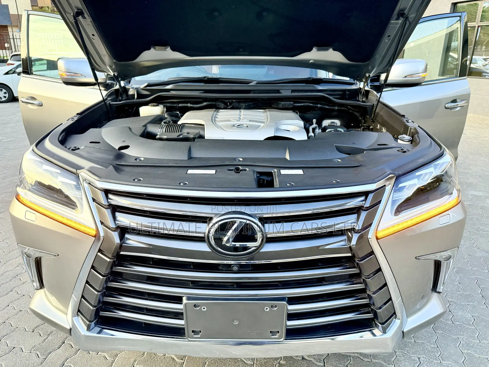 Lexus LX 570 AWD 2017 Gold