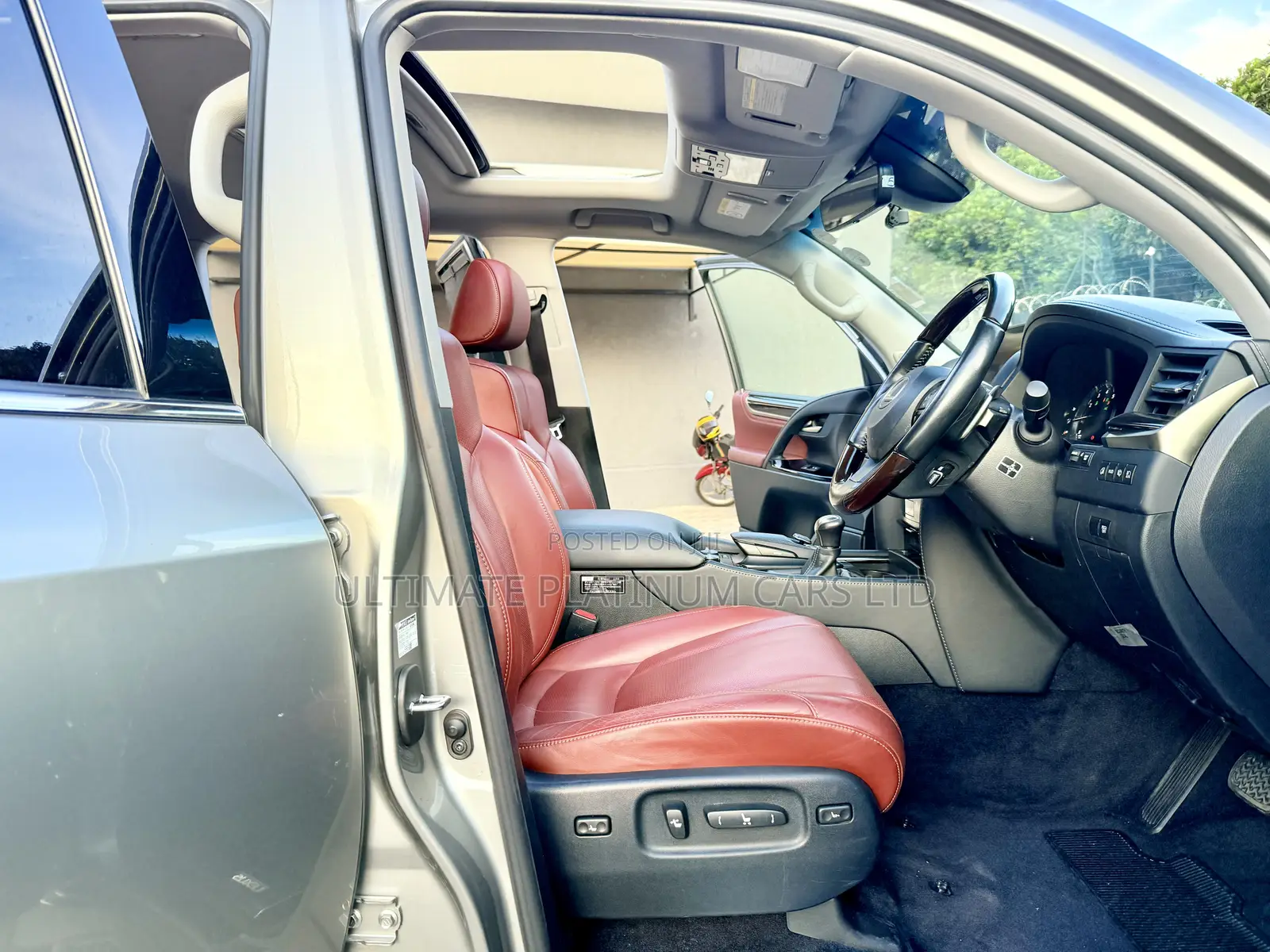 Lexus LX 570 AWD 2017 Gold