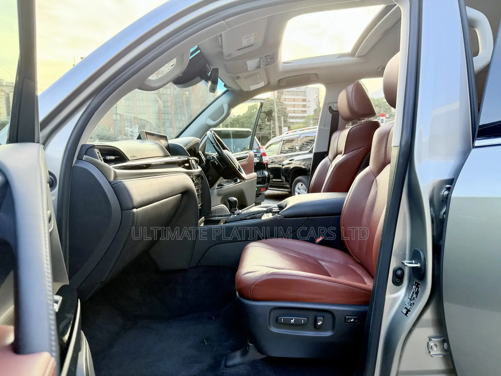 Lexus LX 570 AWD 2017 Gold