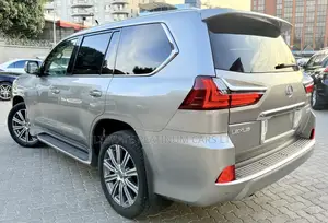 Lexus LX 570 AWD 2017 Gold