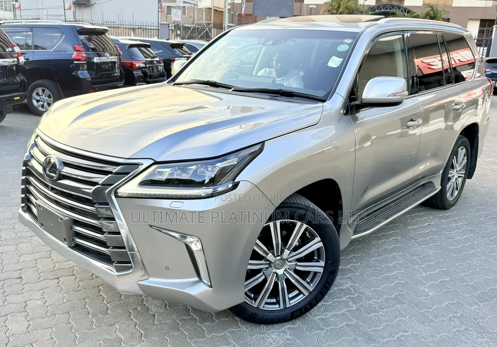 Lexus LX 570 AWD 2017 Gold