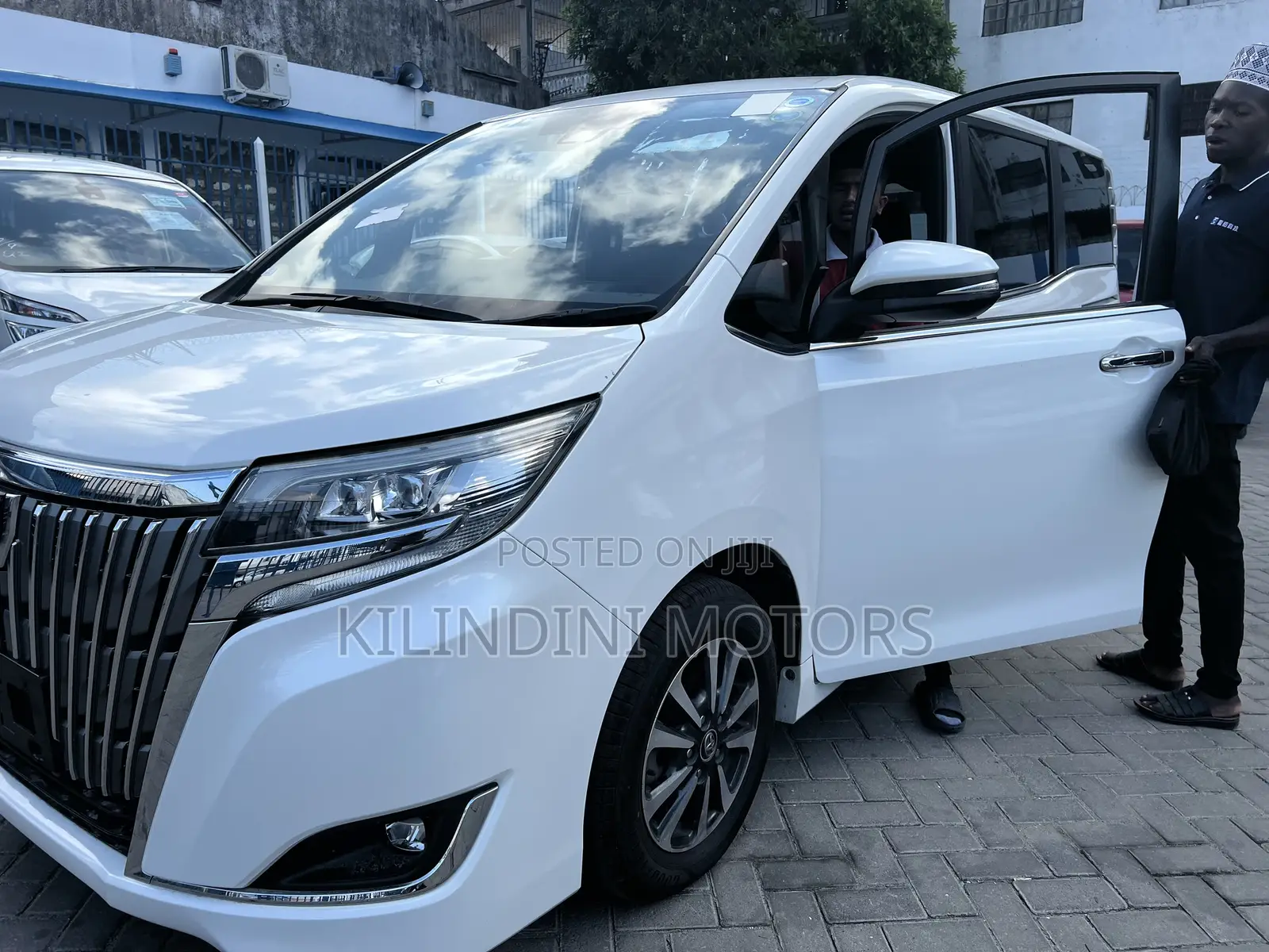 Toyota Esquire 2018 White