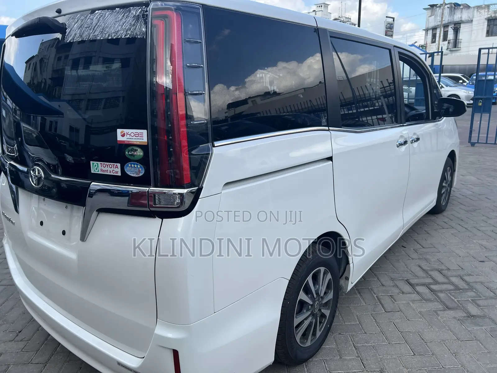 Toyota Esquire 2018 White