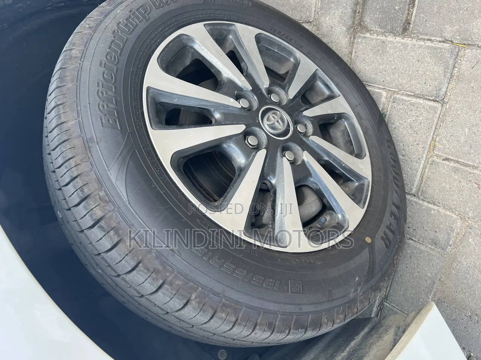 Toyota Esquire 2018 White