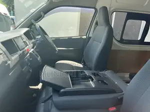Toyota HiAce 2017 White