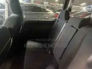 Toyota Noah 2018 Silver