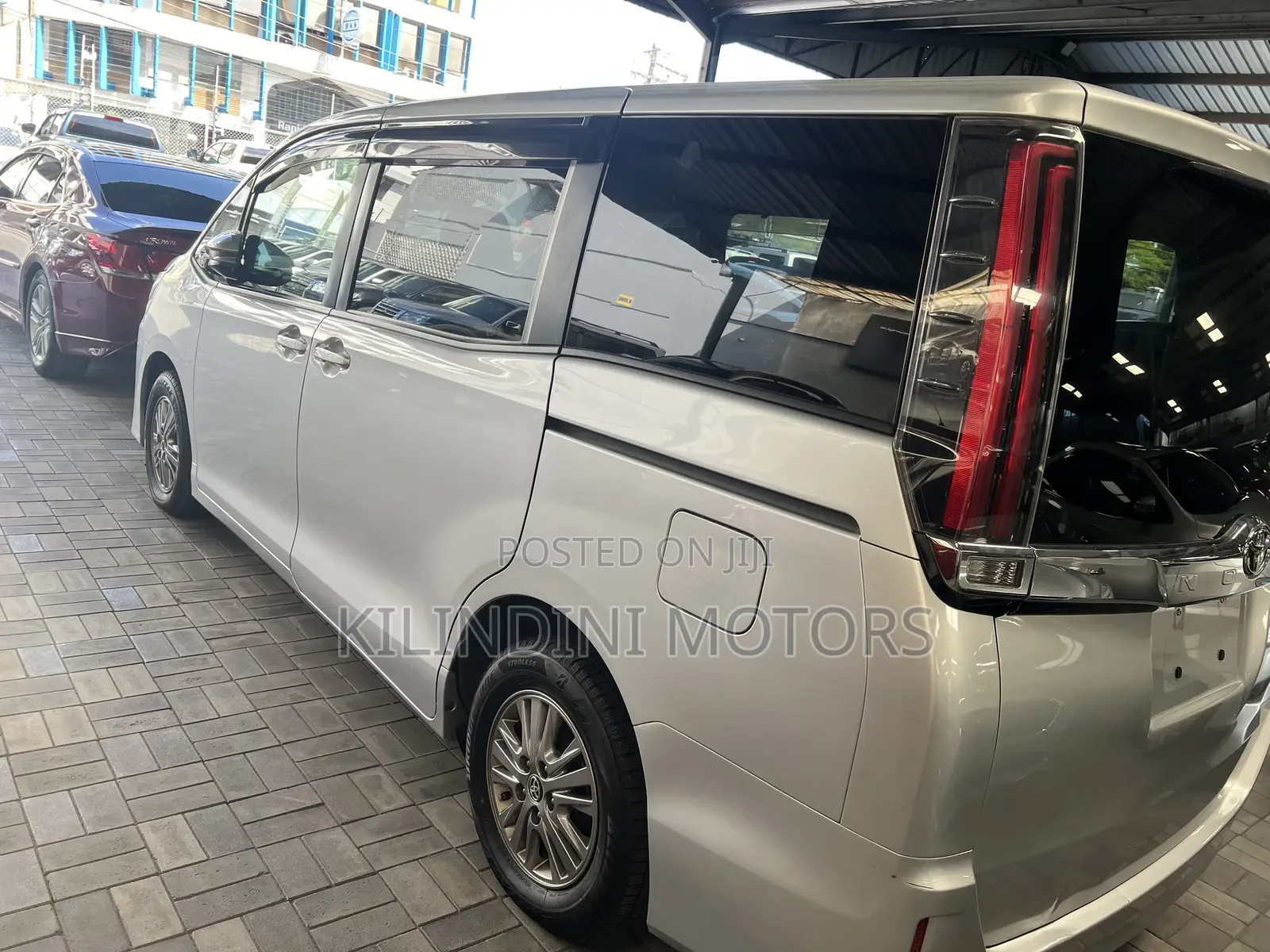 Toyota Noah 2018 Silver