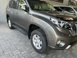 Toyota Land Cruiser Prado 2017 Gray