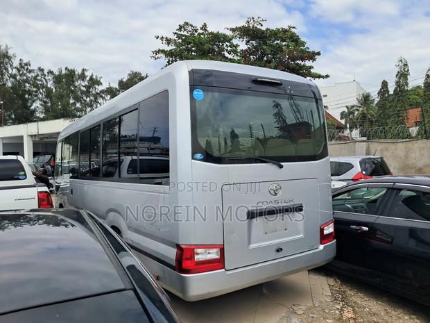 Toyota Coaster 2018 Grey - thumbnail 3
