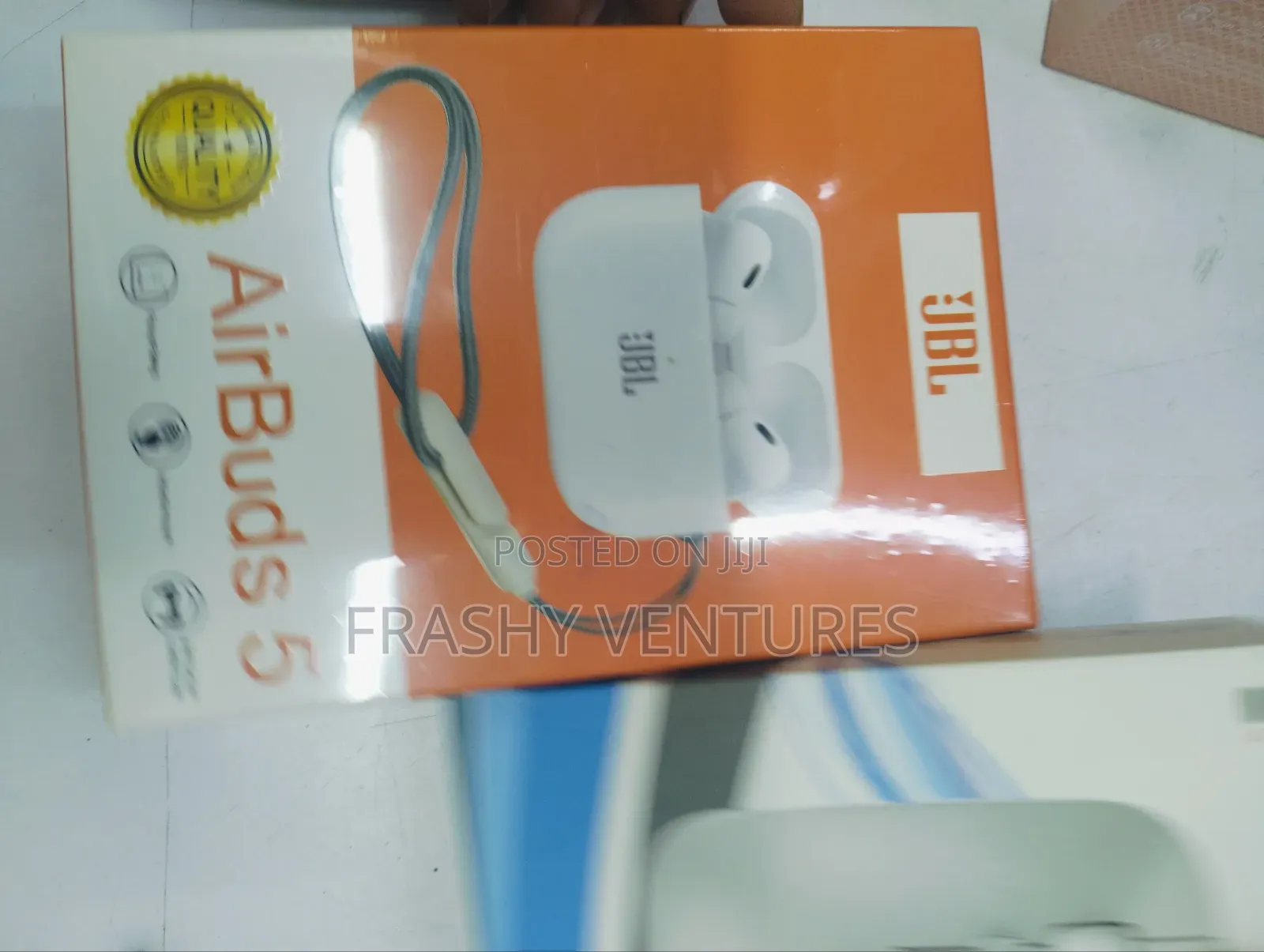 JBL Airbuds 5 Headsets